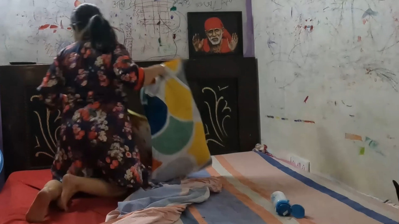 Fleshy Punjabi lady sexy thighs and panty show in dailywear.mp4_snapshot_00.20.618