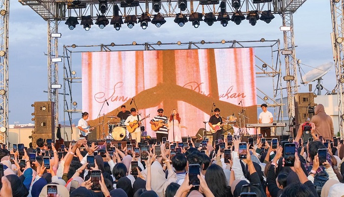 Penampilan Nadin Amizah di Land of Leisure 2023, Jogja.