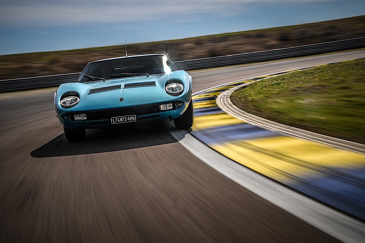 Lamborghini Miura P400 S (3)