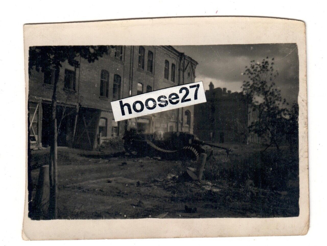 Foto WH zerstörtes Sturmgeschütz StuG III Peterhof Leningrad 1943