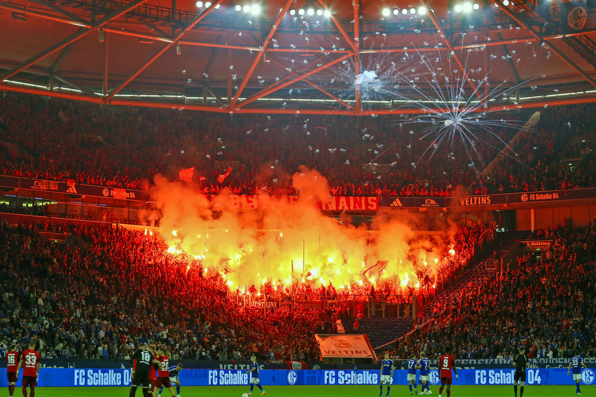 schalke-04-1-fc-kaiserslautern-2-bundesliga-2023-2024-20