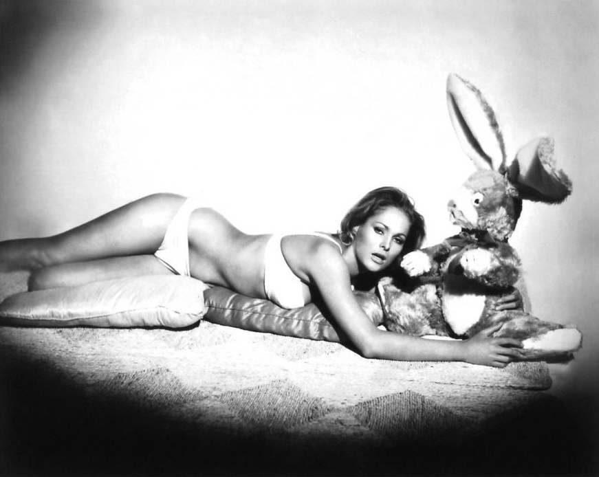 ursula_andress_c49