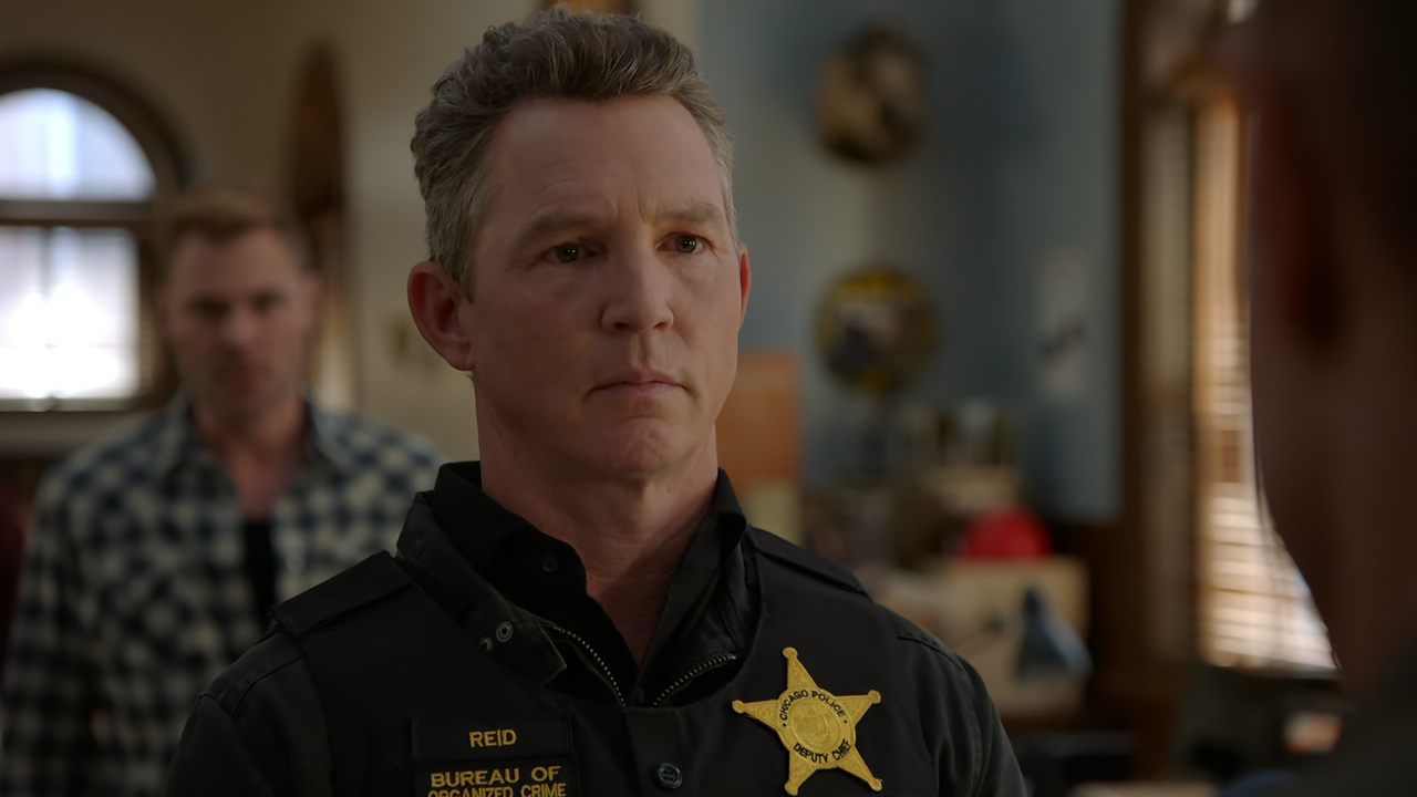 Chicago.P.D.S12E21.Open.Casket.(1).1080p.10bit.AMZN.WEB-DL.DDP5.1.HEVC-Vyndros.mkv_snapshot_40.16_[2