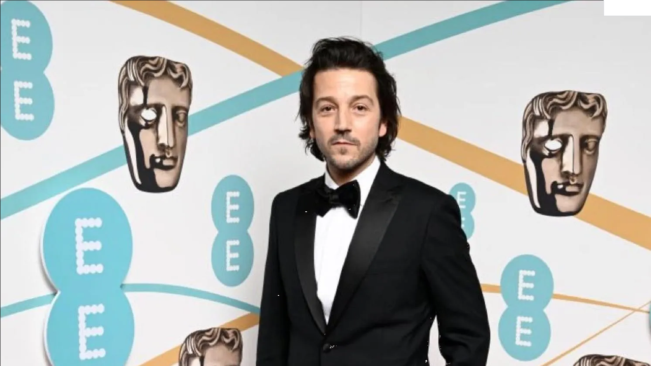 Elegancia de Diego Luna conquista en los premios BAFTA 2023