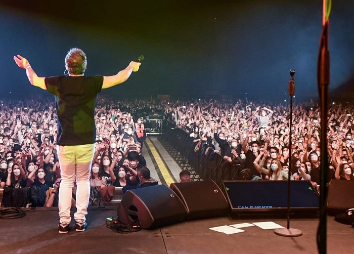 Love of Lesbian, pengisi konser uji coba yang digelar di Palau Sant Jordi, Barcelona.