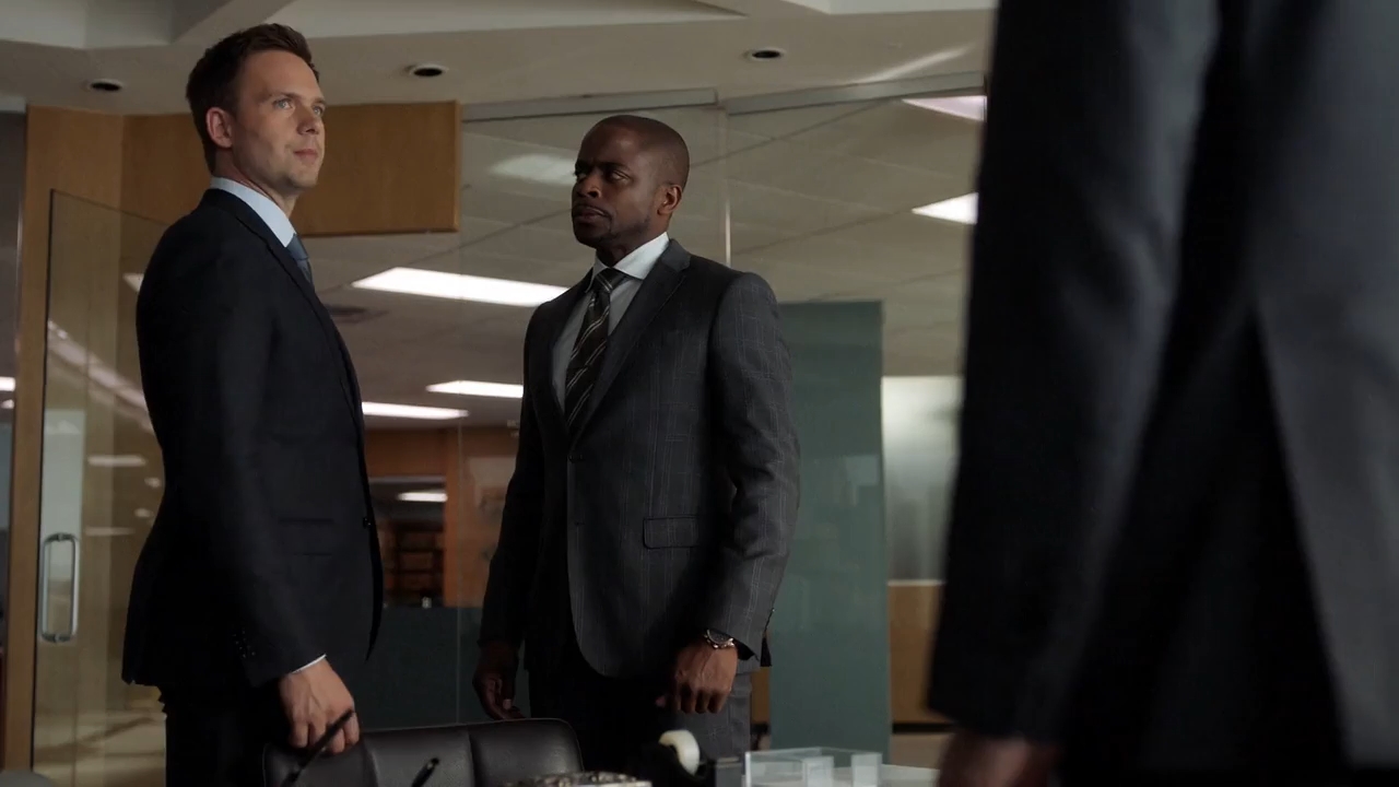 Suits 2017 WebRip Season 7 [Hindi + Tamil + English] 480p 720p ESub Screenshot