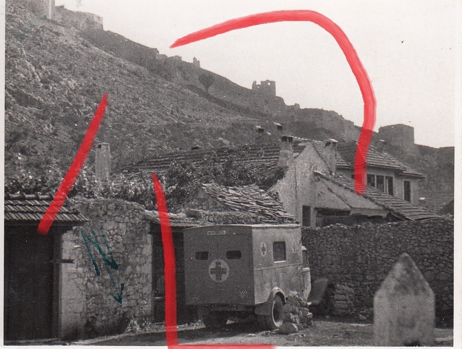 Foto WH Art.Rgt 369 (kroatisch) Sanitäts LKW Wappen Kroatien Einsatz Banden1