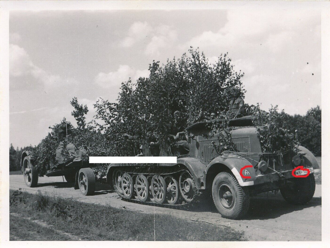 Schwerer schwere Panzer Halbkette mit schwerer Artillerie Kanone Geschütz WK II