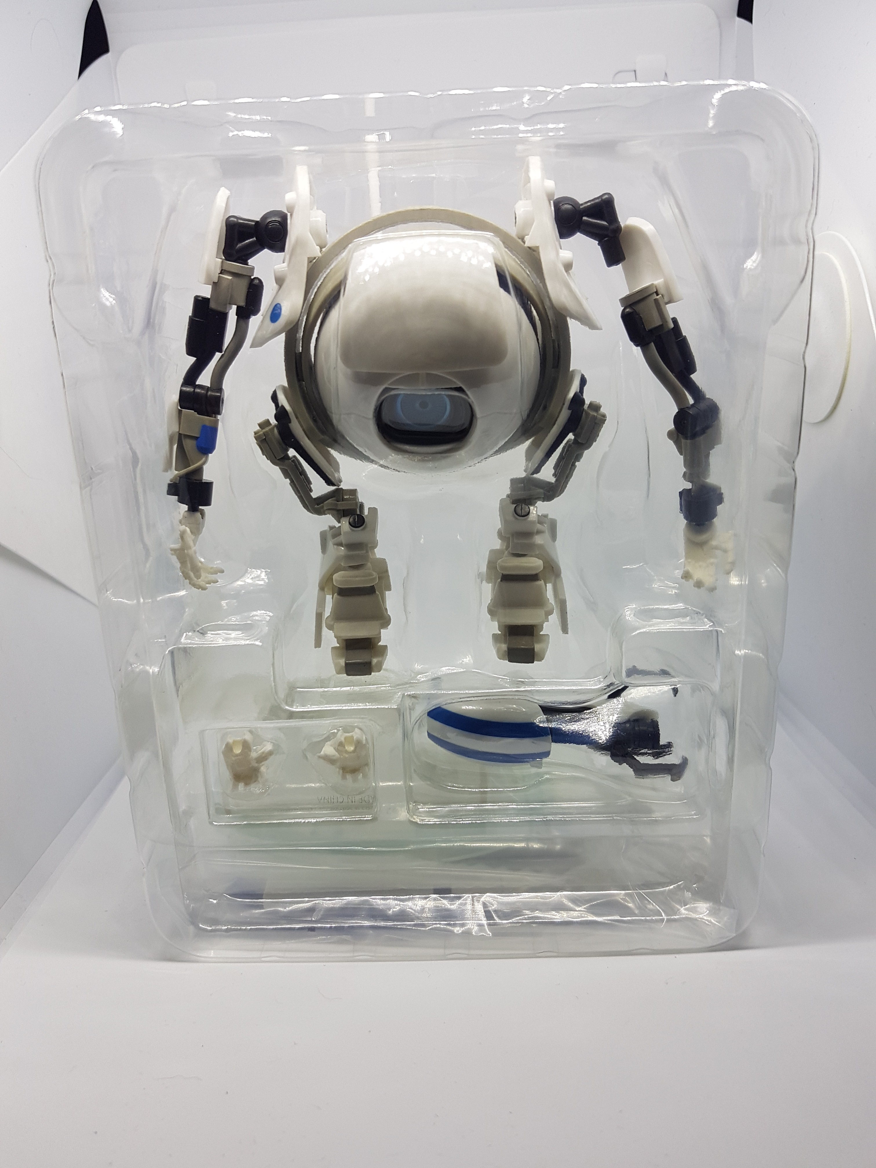 Portal 2 ATLAS and P-Body Nendoroids Review