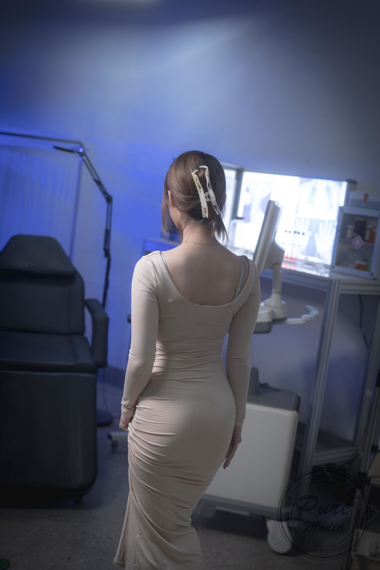 Yeha（예하）《浅色系针织长裙》写真，夜晚街道，温柔与氛围感美女欣赏插图1