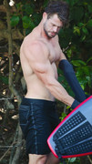 Chris-Hemsworth-superficial-guys-22