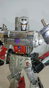 MP-29-Megatron-In-Hand-images-02
