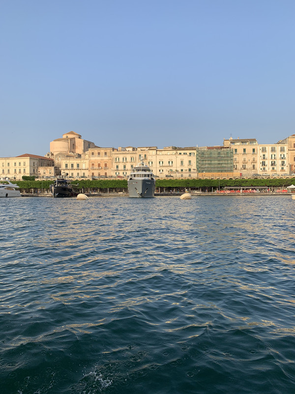 77403A06-313D-471B-8F10-E30141587AB8