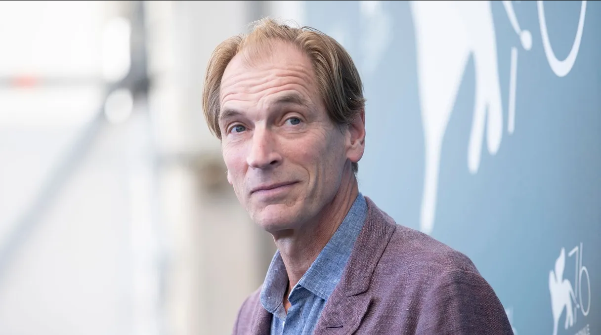 Familia de Julian Sands pierde la esperanza de encontrarlo con vida