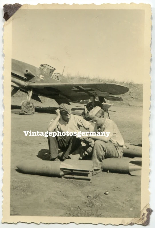 D5760 Foto deutsches Flugzeug Me109 Bf109 JG77 Staffelwappen Wappen Pilot ASS AS