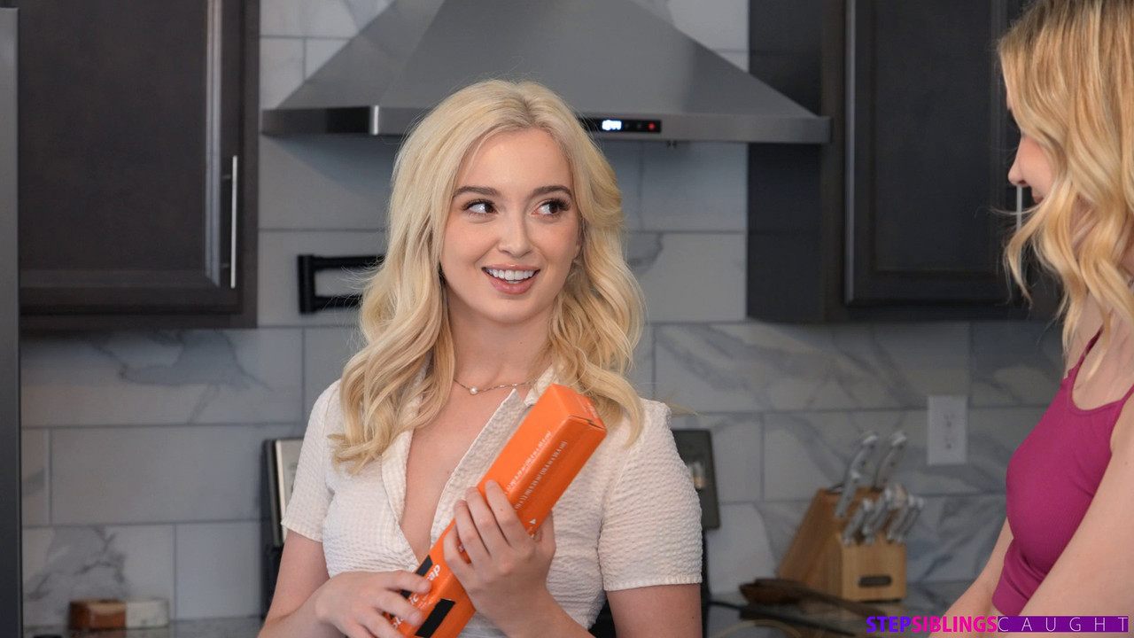 Lexi Lore - Sophia Sterling - STEPSIBLINGSCAUGHT.mp4.0001