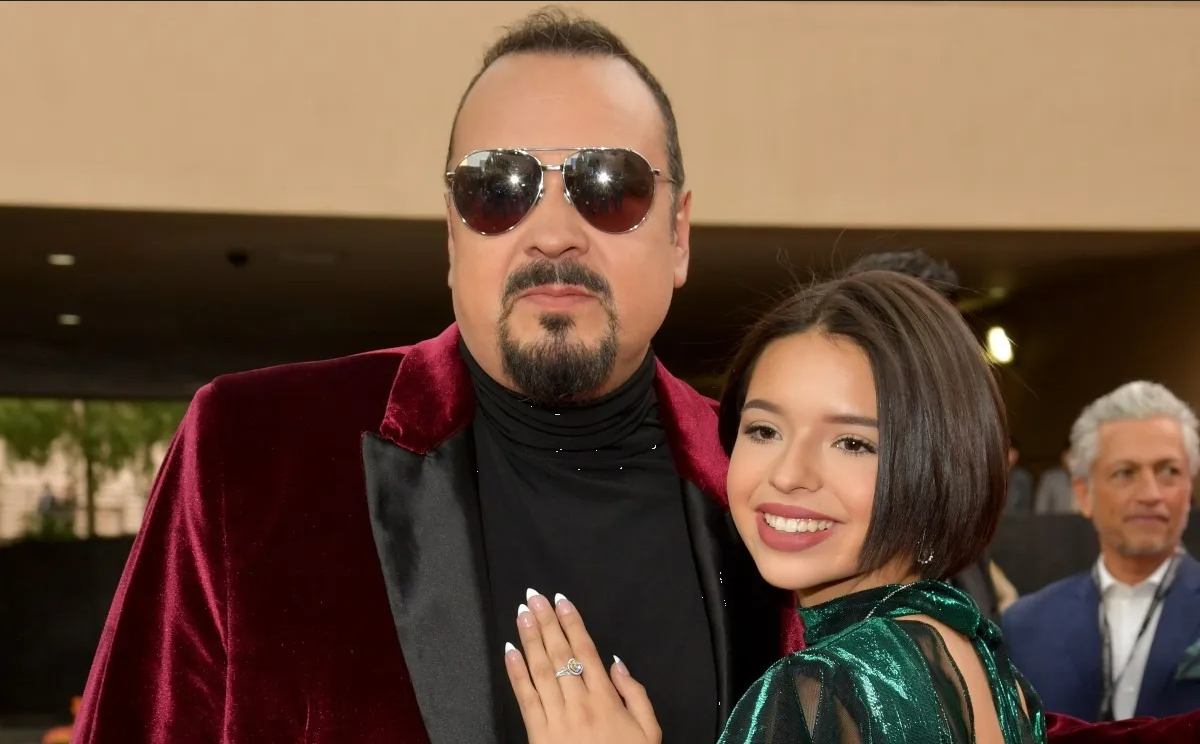 Pepe Aguilar incomoda a su propia hija al pedirle un trío en pleno programa en vivo