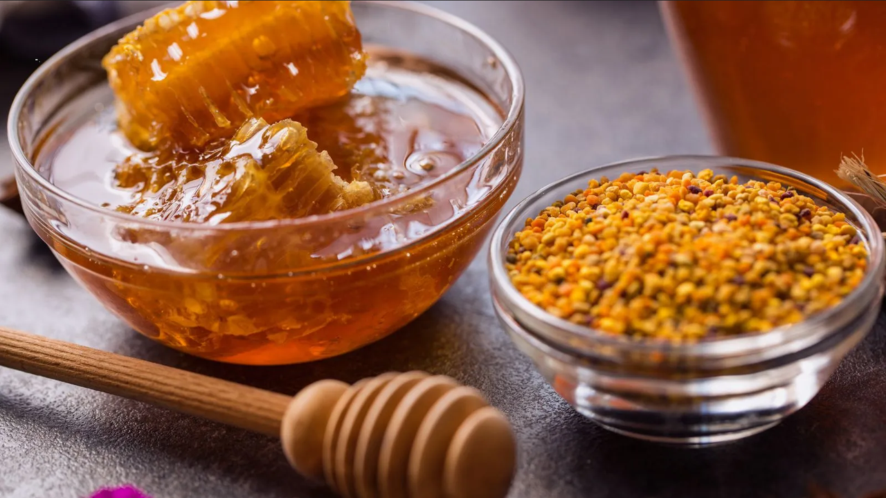 ¿Cómo saber si compraste miel pura o mezclada con azúcar?