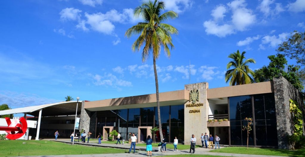 Hallan dos cadáveres dentro de vehículo afuera de la Universidad de Colima