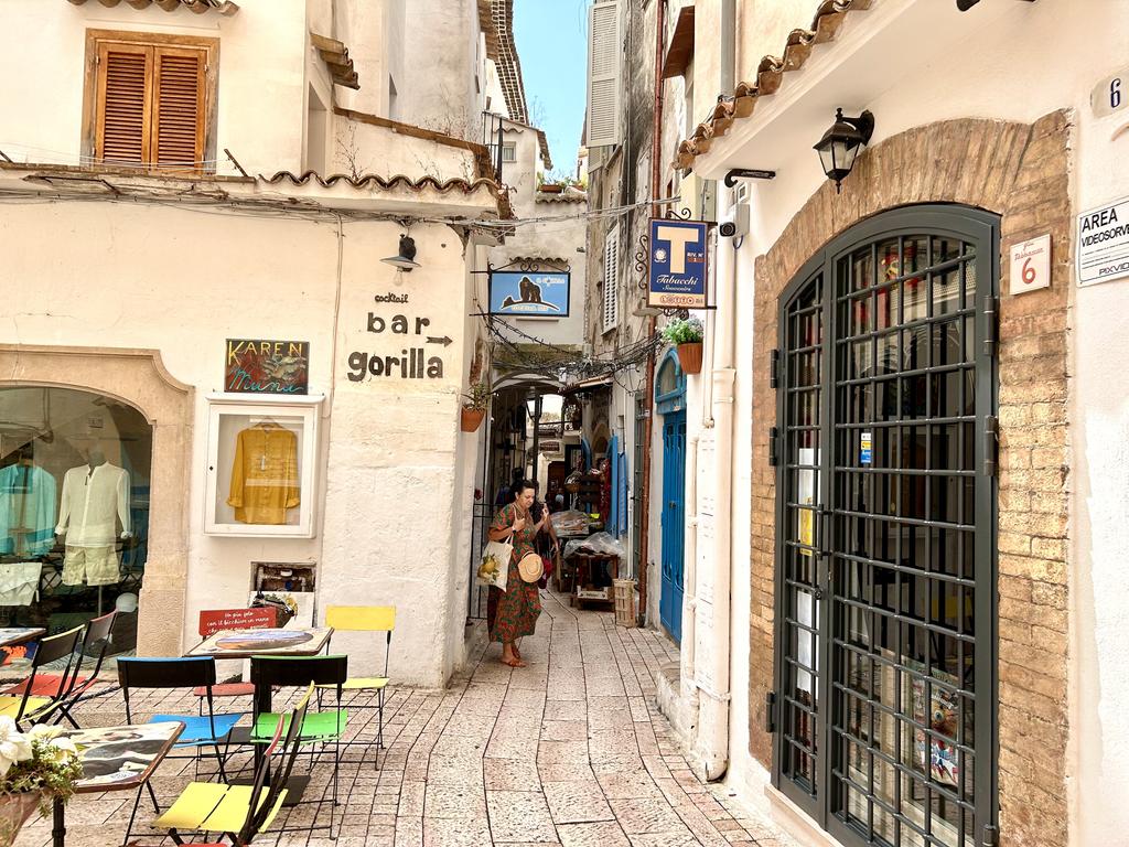 Жаркий сентябрь на побережье Тирренского моря.