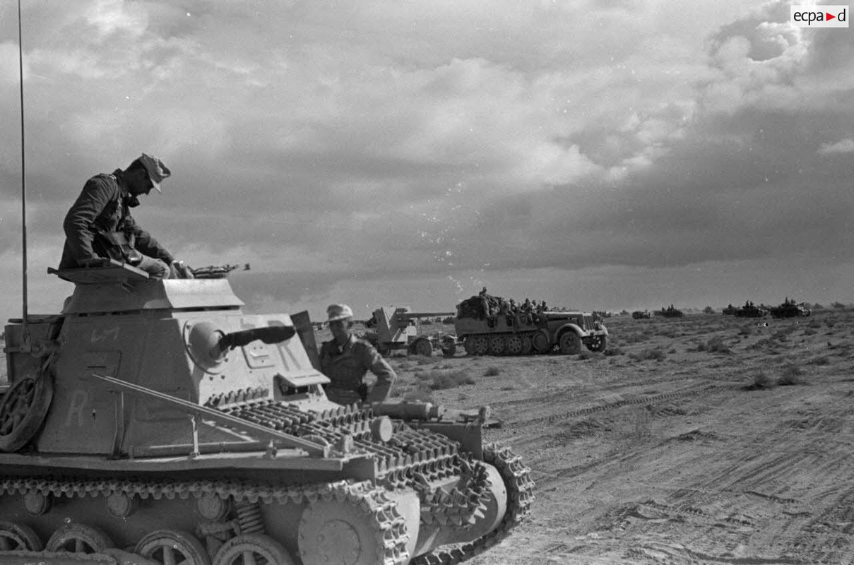 Un char de commandement (Befehlpanzer I) du Panzer-Regiment 8..