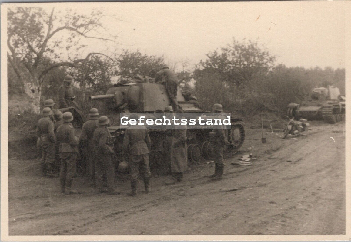 Foto, Pz. Jäg. Abtlg. 27, zerstörte KW 1 Panzer