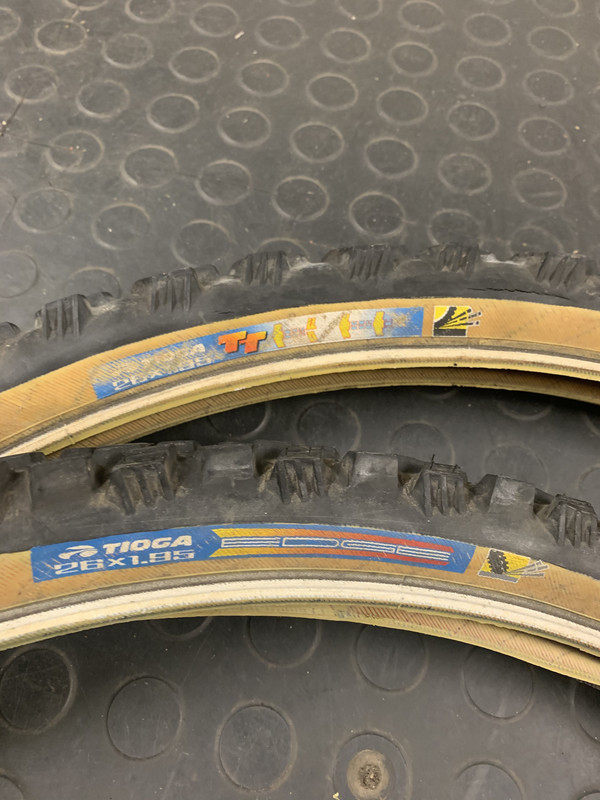 D9CA84E8-6BAE-4C91-BB9B-40904B63A904