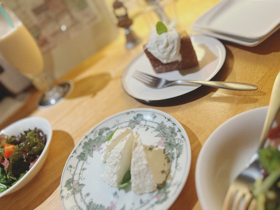 カフェでの会話の雰囲気