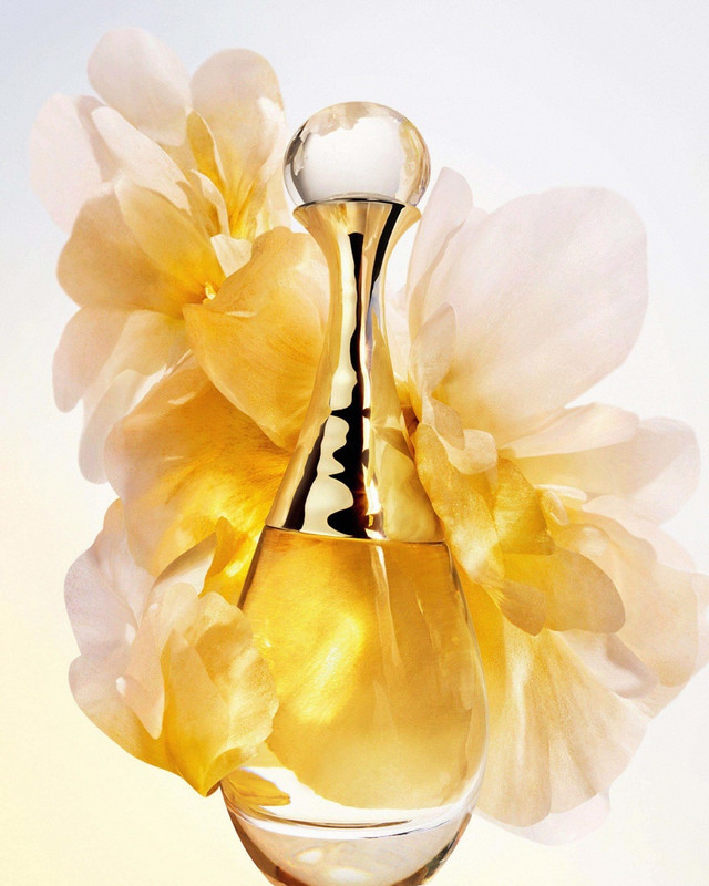 Dior J'Adore L'Or, Charlize Theron volto del nuovo profumo Dior J'Adore L'Or, Charlize Theron volto del nuovo profumo
