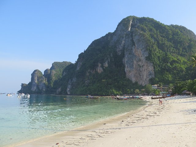TAILANDIA Y CAMBOYA POR MENOS DE 1000€, VIAJE MARCA DE LA CASA - Blogs de Tailandia - Día 9 - Llegada a Koh Phi Phi y primer contacto (2)
