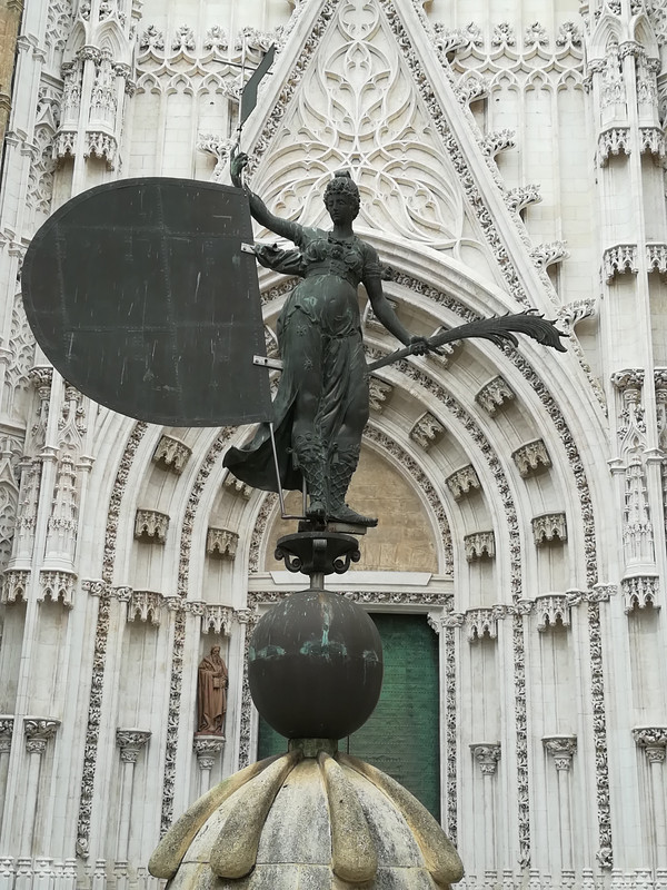 Día tres: El alcázar de Sevilla y la Catedral. - Sevilla, bajo la lluvia de otoño (27)