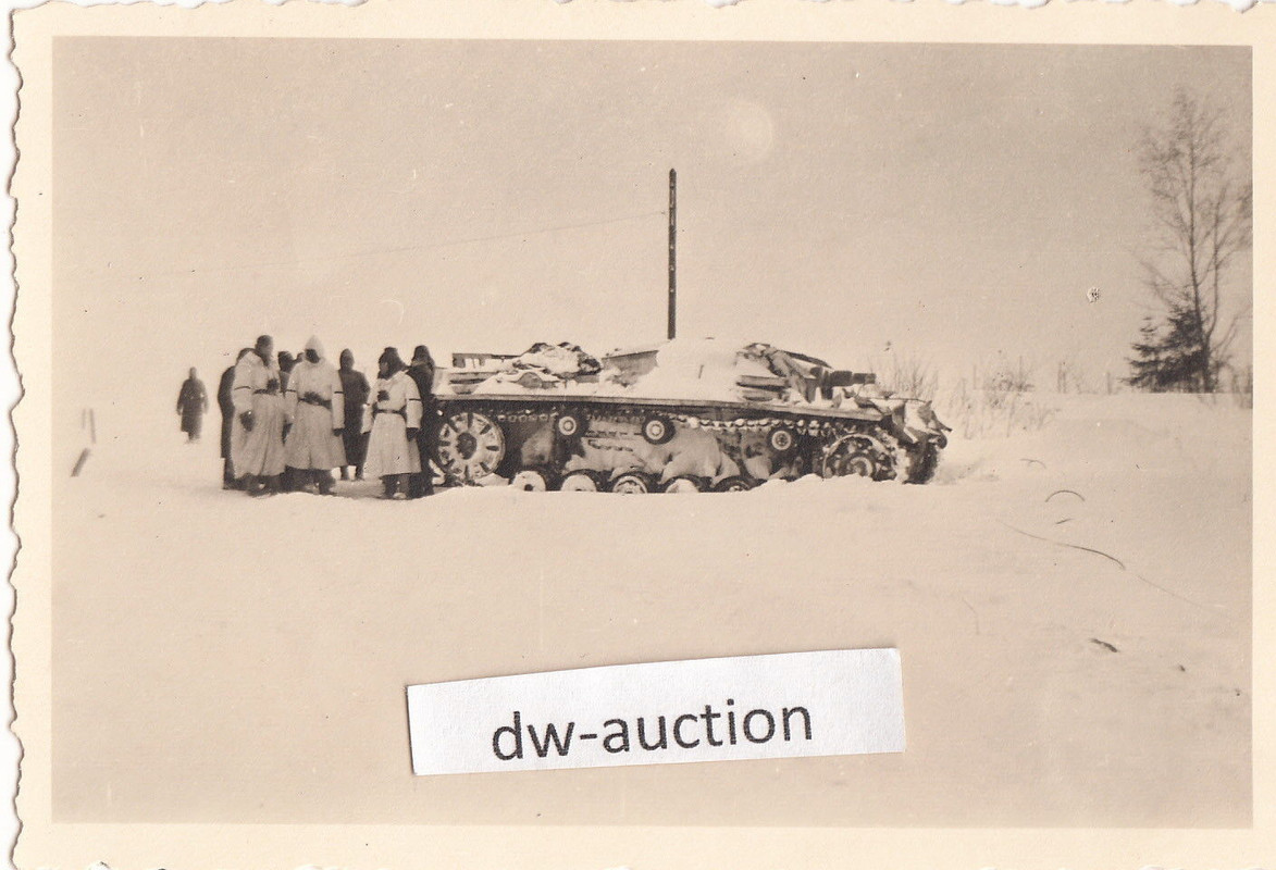 Sturmgeschütz in Wintertarn , Soldaten in Tarnkl