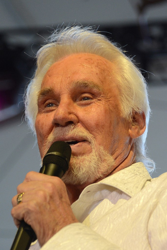 Penyanyi AS, Kenny Rogers.