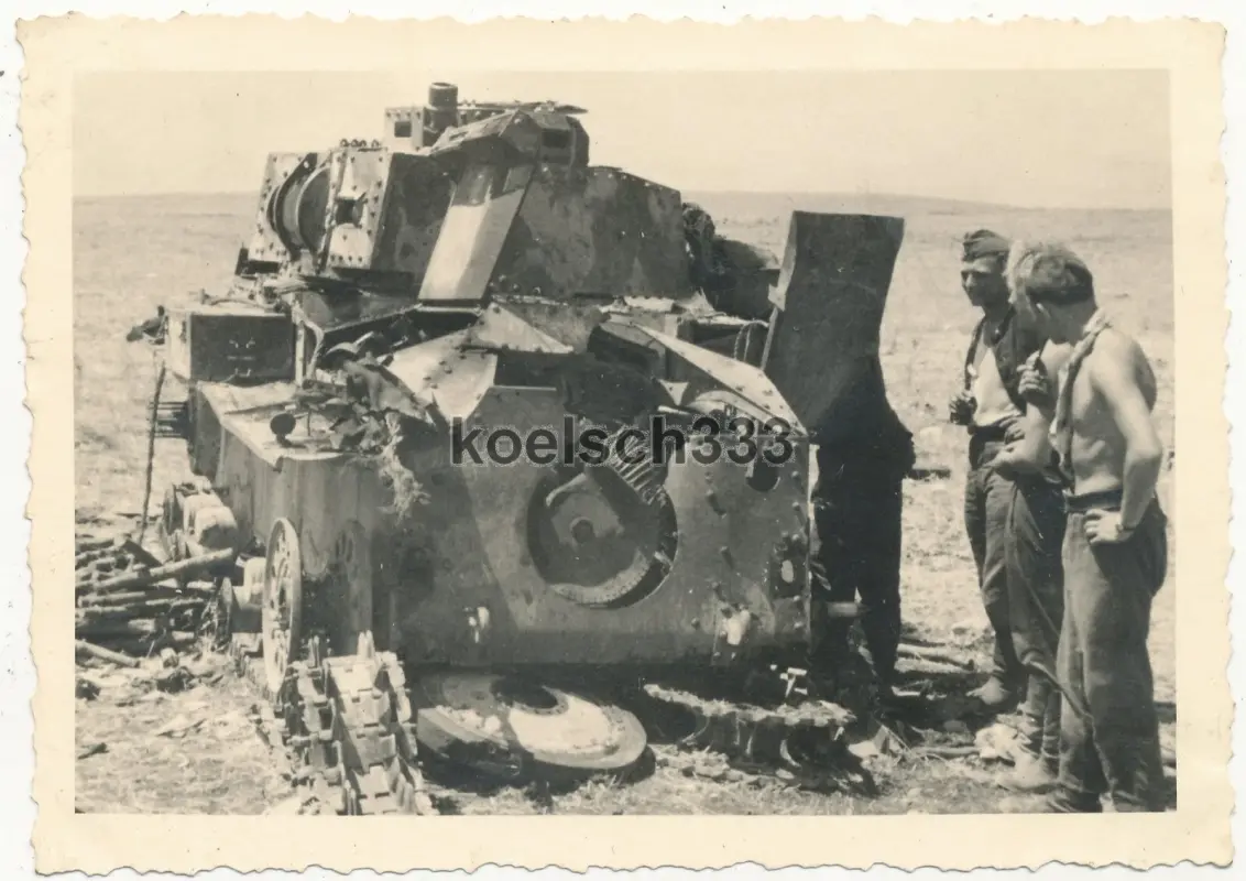 Foto Panzer 38(t) Wrack der Wehrmacht auf der Krim in der Ukraine 1942 (1)