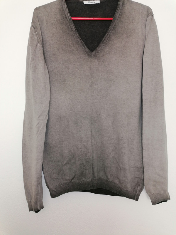 Λεπτο βαμβακερο πουλοβερακι πετροπλυμενο (γκρι-μπεζ αποχρωση πιο γλυκεια στην πραγατικοτητα). Νομιζω