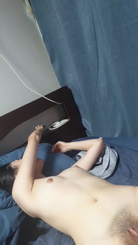 스스로-벌려주는-존예-키방녀.mp4_000010428-576x1024