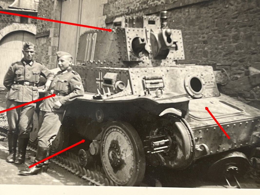 Foto Frankreich, Panzer 38t Skoda in der Normandie in Coutances, Kette ab (1)