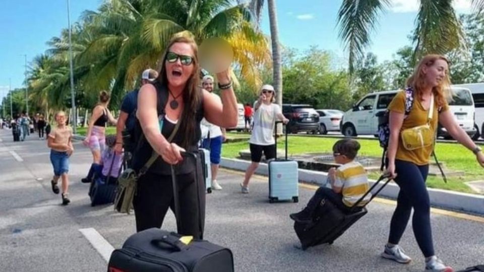 Tras alerta de viaje de EU, alcaldesa de Cancún pide acuerdos entre taxistas y choferes de app