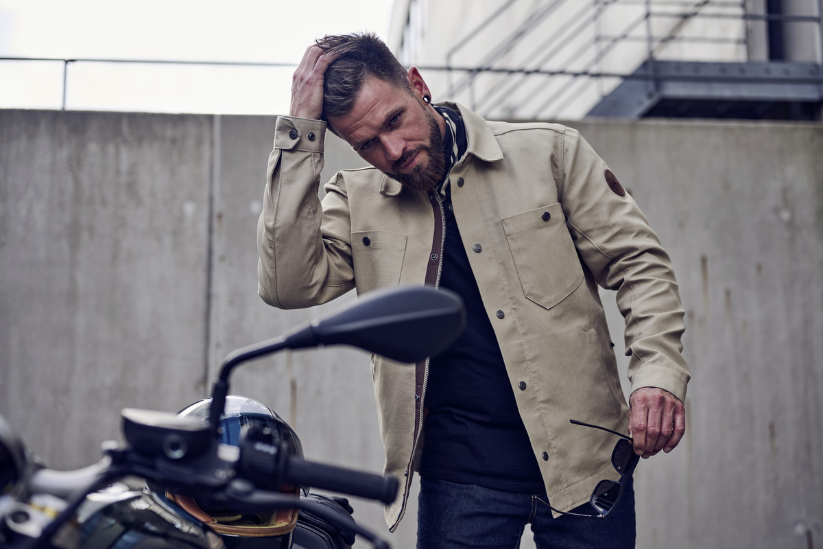 P90533866_highRes_bmw-motorrad-clothin