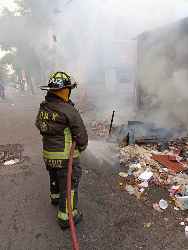 Senadora del PAN acusa incendio provocado en edificio de la Secretaría de Obras
