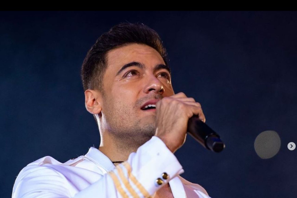 Carlos Rivera se vuelve a vestir de luto, a días del fallecimiento de su papá