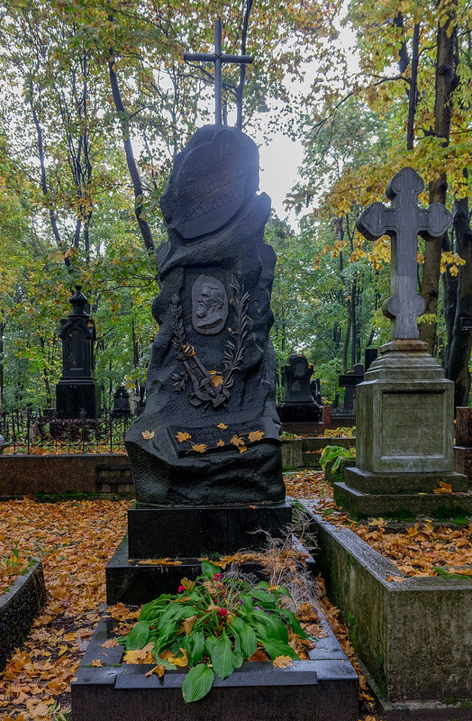 Novodevic'e-kladbise-Mogila-Majkov