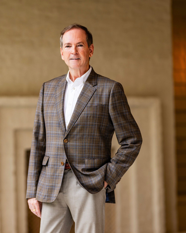 Real Estate Agent Professional Photo 1