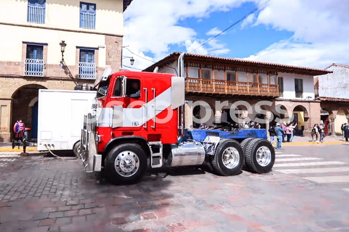 20-Rise-Of-The-Beasts-In-Cuzco-Autobot-Terrorcon-Cars