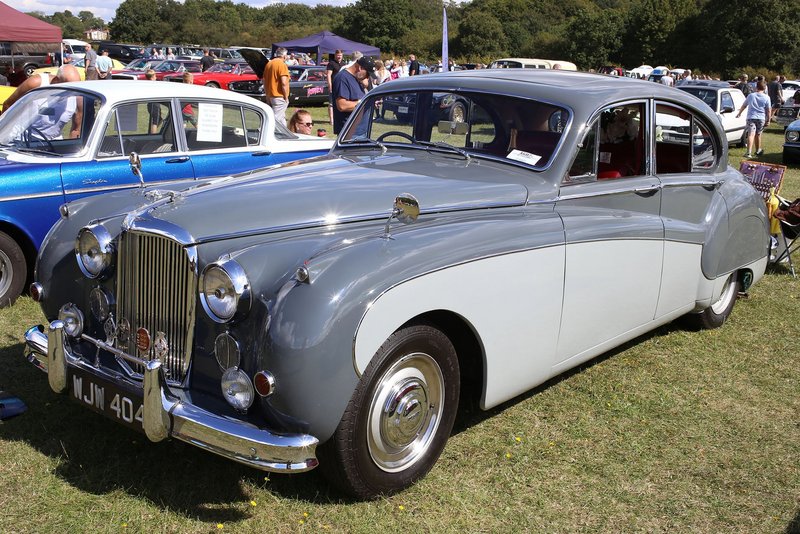 vintage-Mk8-jaguar.jpg