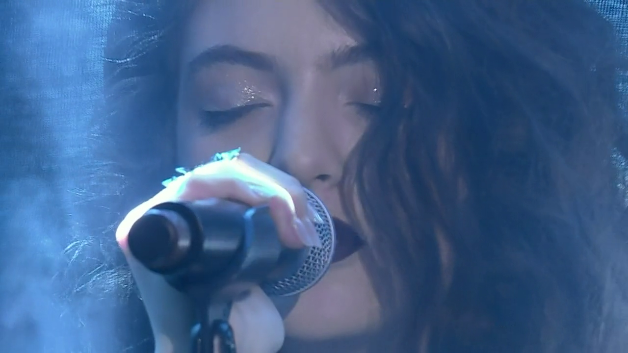 28 HQ Images Lorde Tennis Court Live / See Lorde Perform Tennis Court Royals And More Live On Letterman Lorde Tennis Court Performance