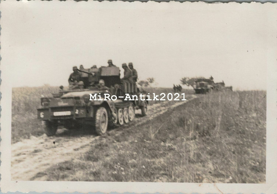 Flak Geschütz auf Sonder KFZ an der Somme in Frankreich