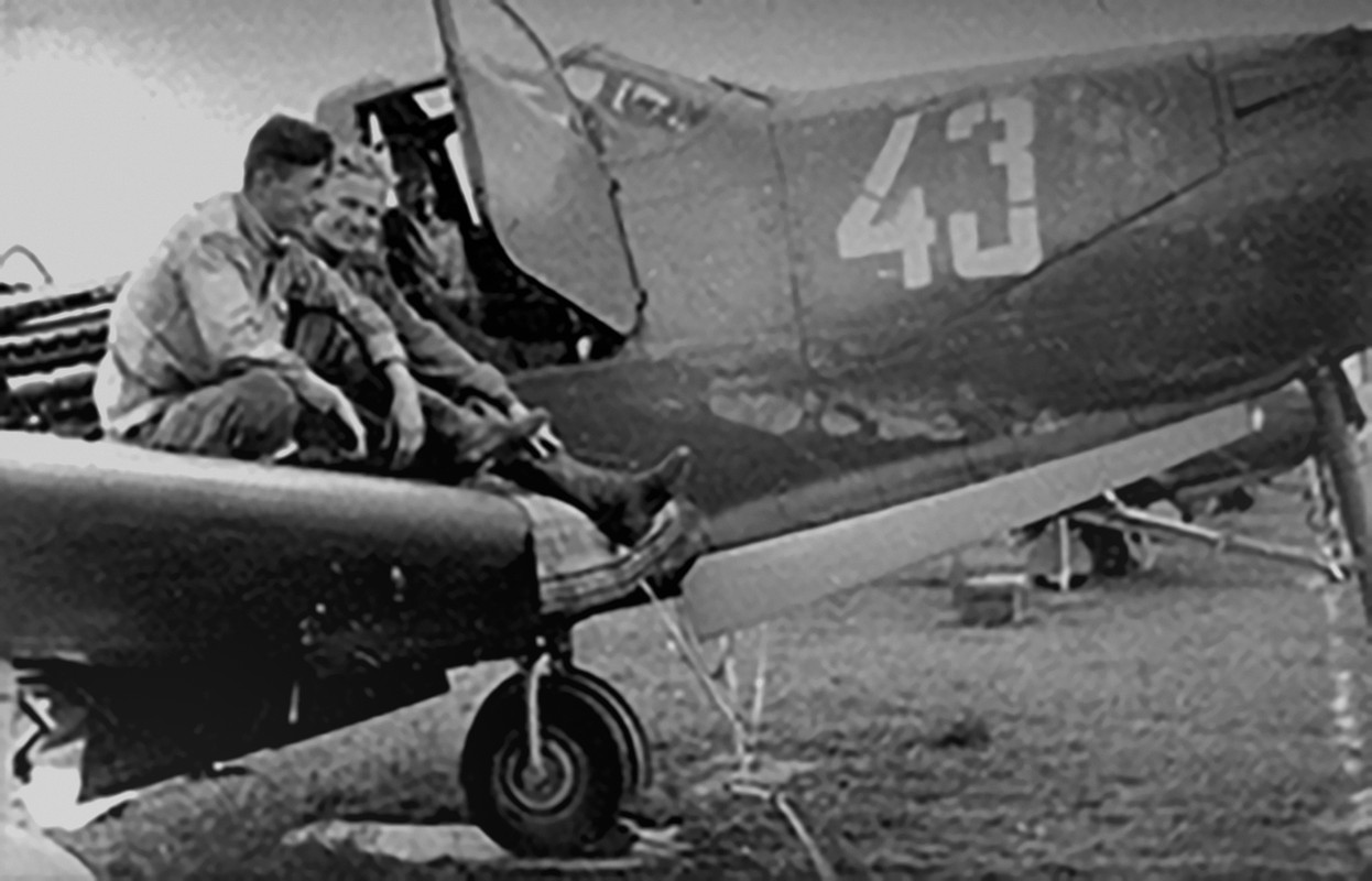 Bell-P-39-Airacobra-30GvIAP-180IAD-43-V-Kudinov-and-N-Kryuchkov-on-Belorussian-front-1945-01