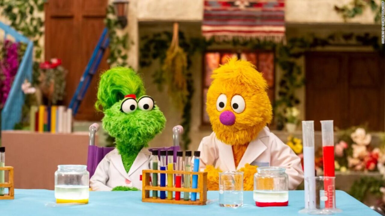 Plaza Sésamo presenta nuevo personaje en silla de ruedas