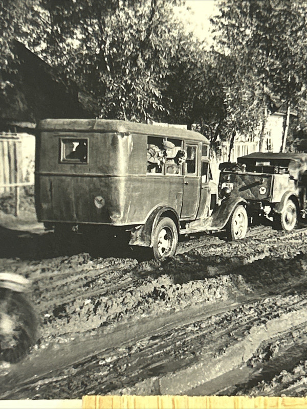Foto Wk2 Wehrmacht Soldaten Front Fahrzeug Pkw Auto Lkw Truck (2)